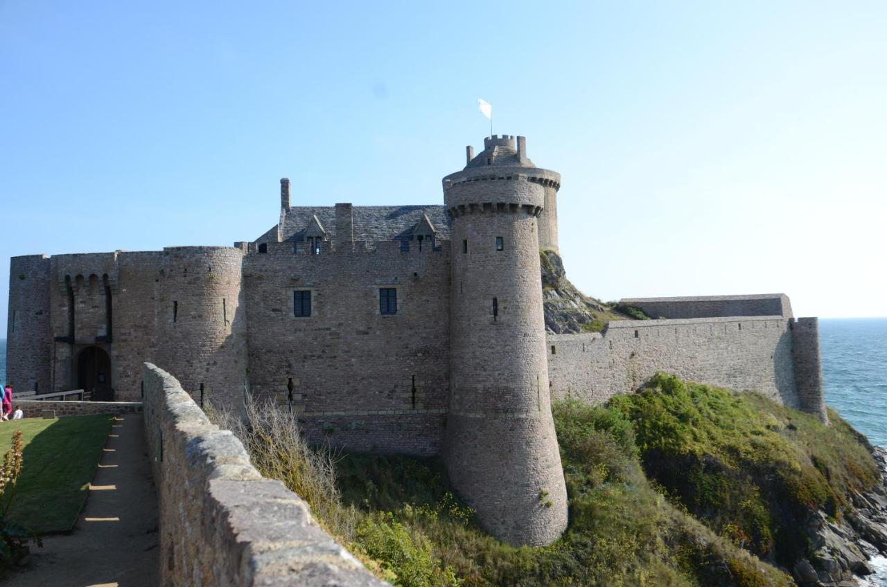 Bleu Outremer Saint-Cast-le-Guildo Exterior foto